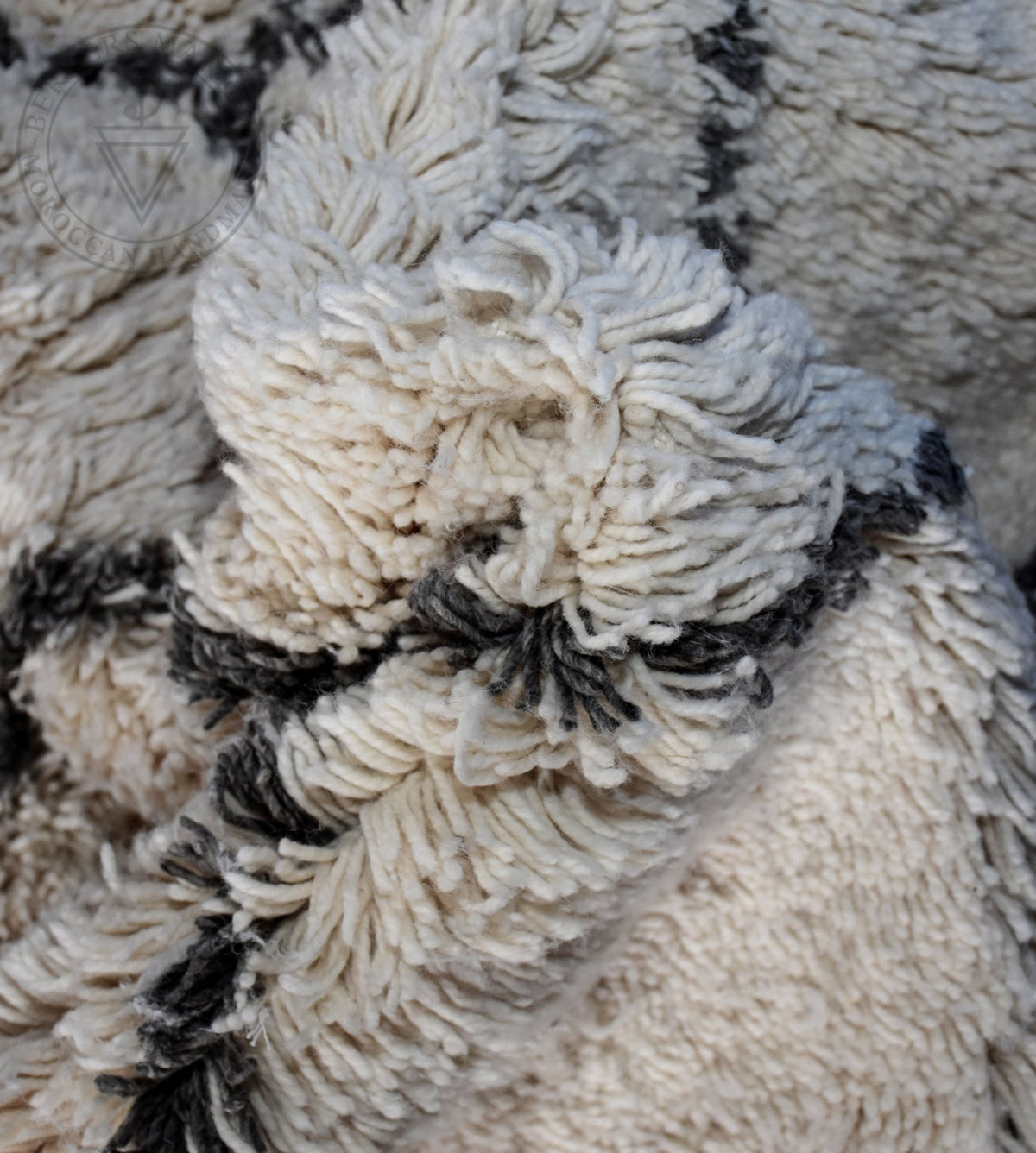 Beni ourain Moroccan rug - 3.9 x 5.45 ft / 120 x 166 cm - Berbers Market