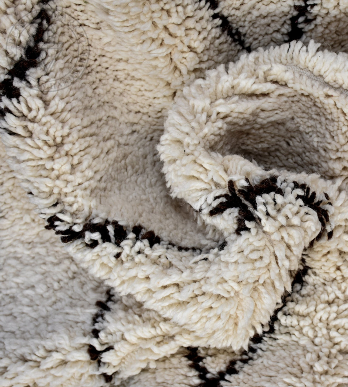 Beni ourain Moroccan rug - 5.6 x 7.3 ft / 170 x 220 cm - Berbers Market