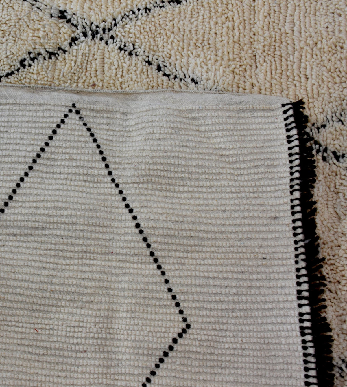 Beni ourain Moroccan rug - 5.6 x 8.05 ft / 170 x 245 cm - Berbers Market