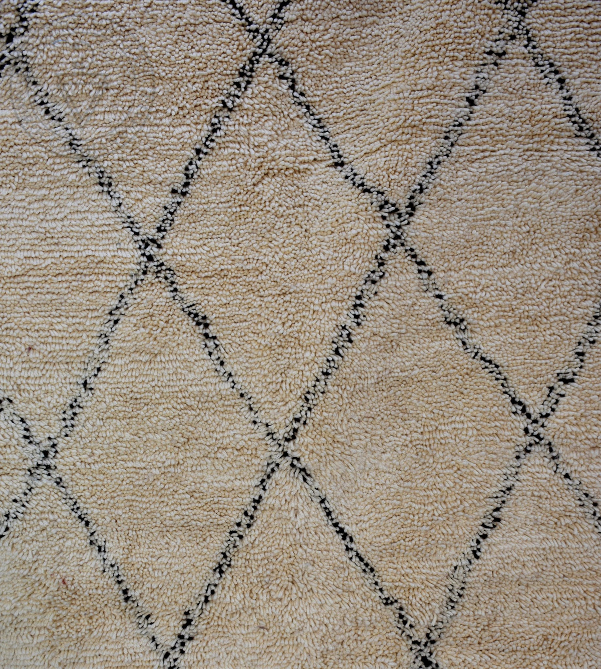 Beni ourain Moroccan rug - 5.6 x 8.05 ft / 170 x 245 cm - Berbers Market