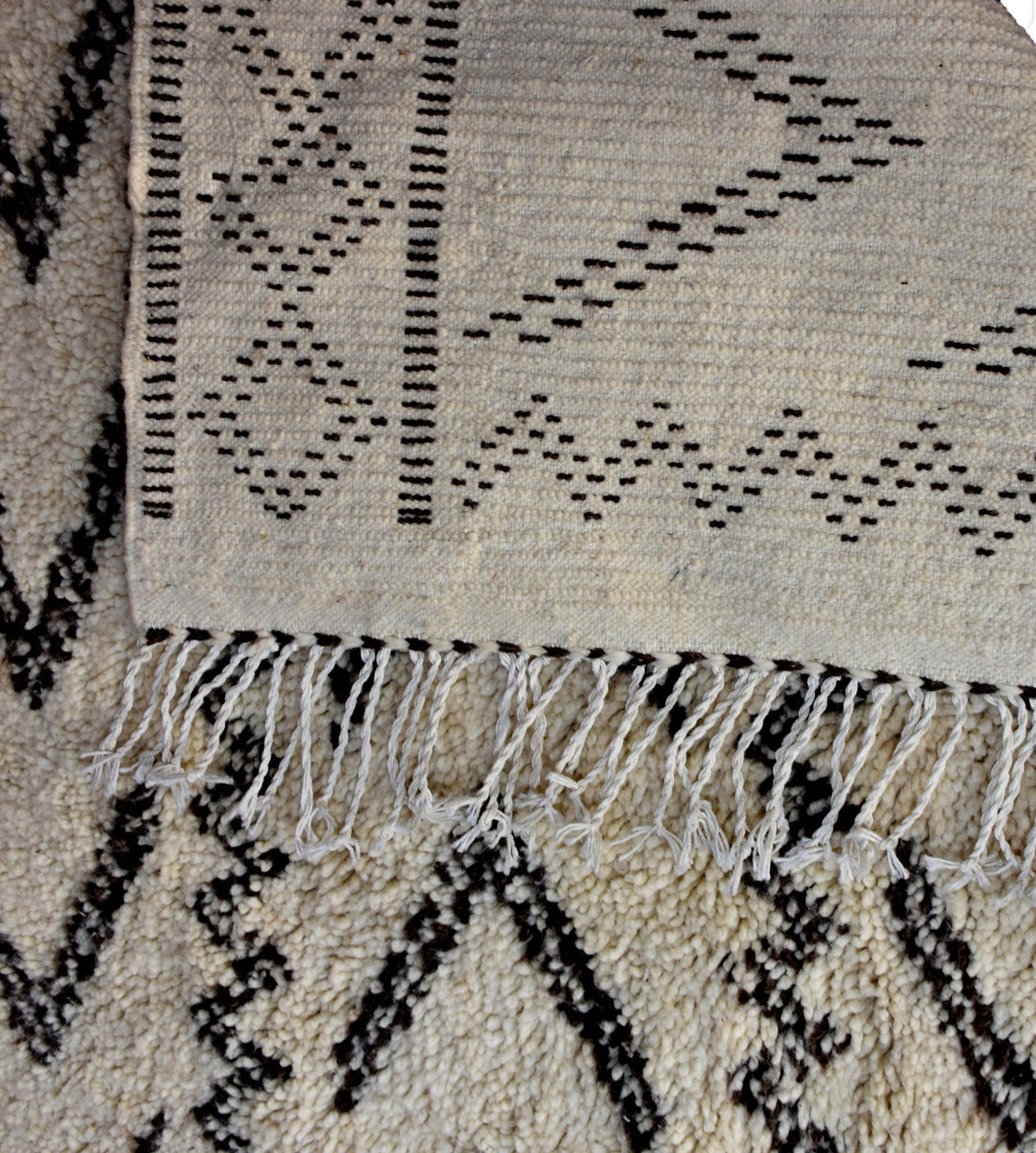 Beni ourain Moroccan runner rug - 5 x 9.2 ft / 150 x 280 cm - Berbers Market