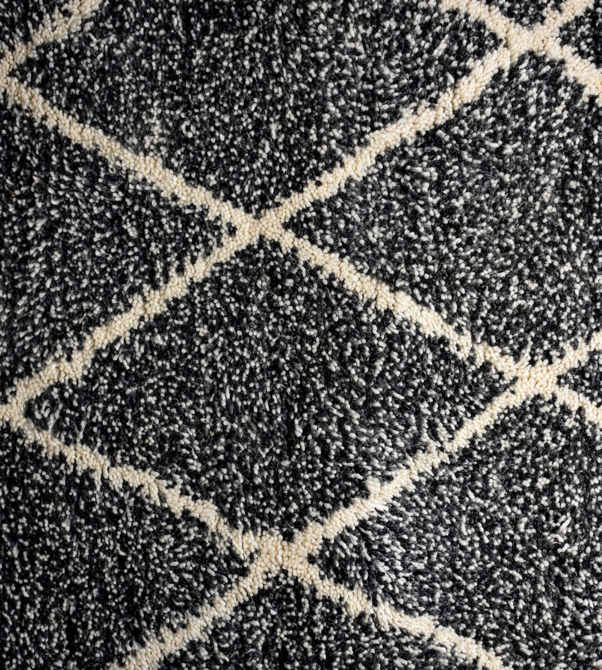 Black Beni ourain shag Moroccan rug - 5.6 x 8.2 ft / 170 x 250 cm - Berbers Market