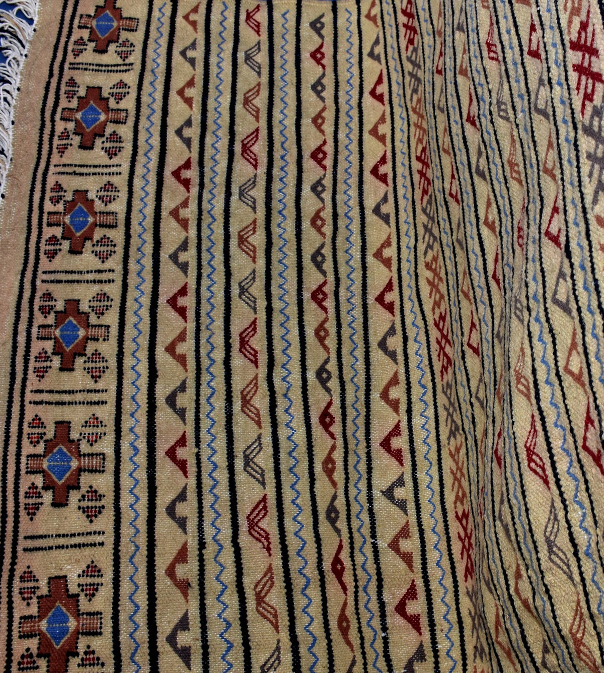 Flatweave kilim hanbal Moroccan rug - 3.94 x 6.1 ft / 120 x 185 cm - Berbers Market