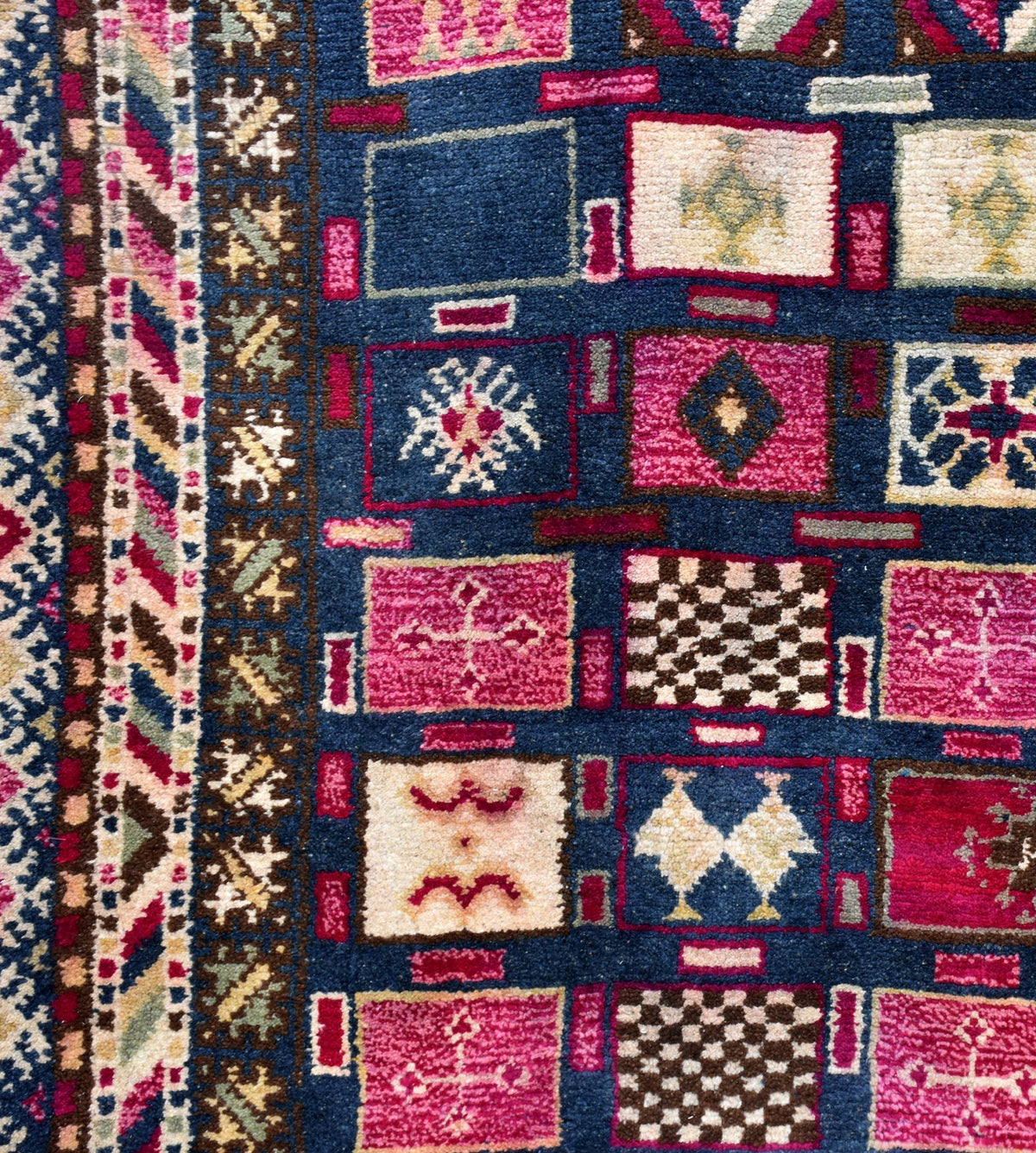 Luxury Taznakht Moroccan rug - 4.76 x 7.7 ft / 145 x 235 cm - Berbers Market