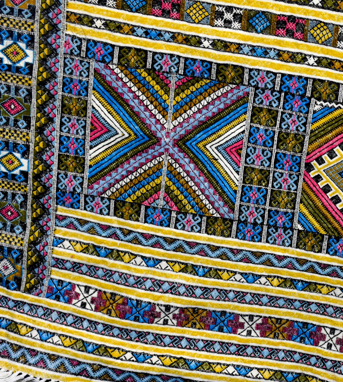 Taznakht Kilim flatweave Moroccan rug - 4.6 x 5.91 ft / 140 x 180 cm - Berbers Market